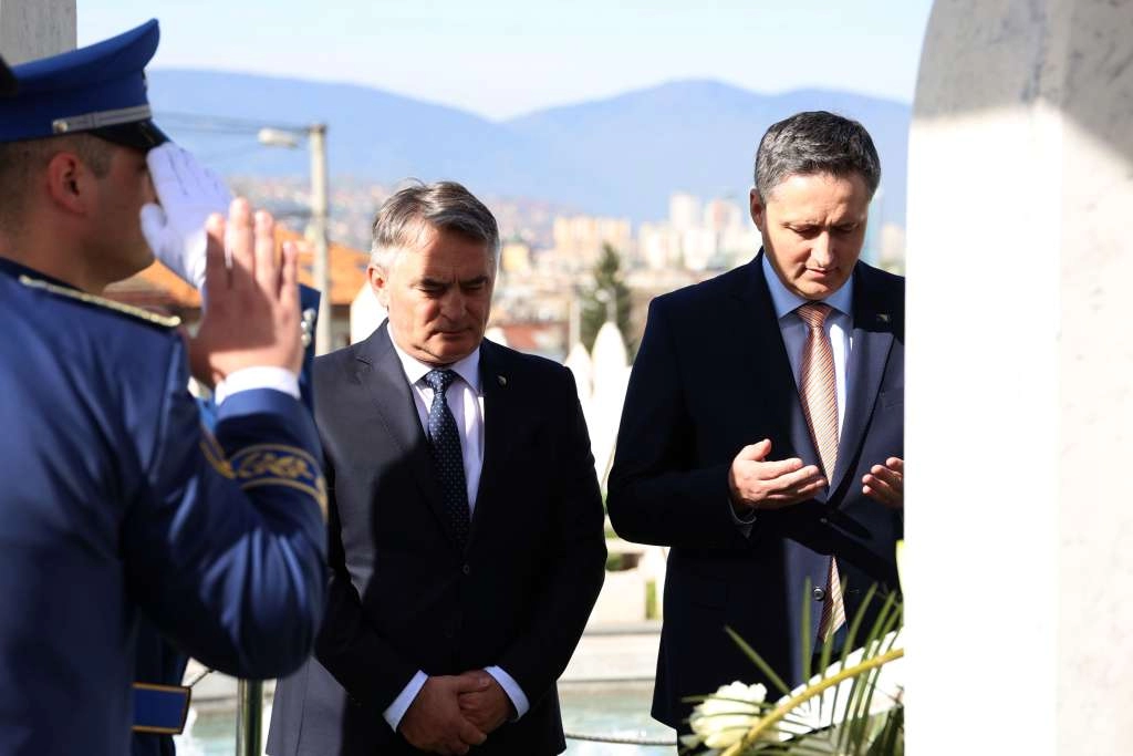 Bećirović: Vučić ponovo negira genocid i spušta se na nivo ispod civilizacijskih vrijednosti (VIDEO)